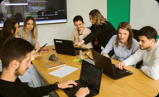 Devs, QAs and UX/UI collaborating